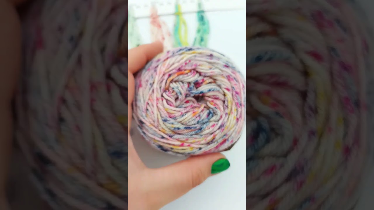 Meia #rosarios4 #yarnreview #sockyarn #merinowool #merino #yarntube #yarn #multicolor #yarnsation