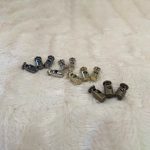 Metaliniai rūbų fiksatoriai